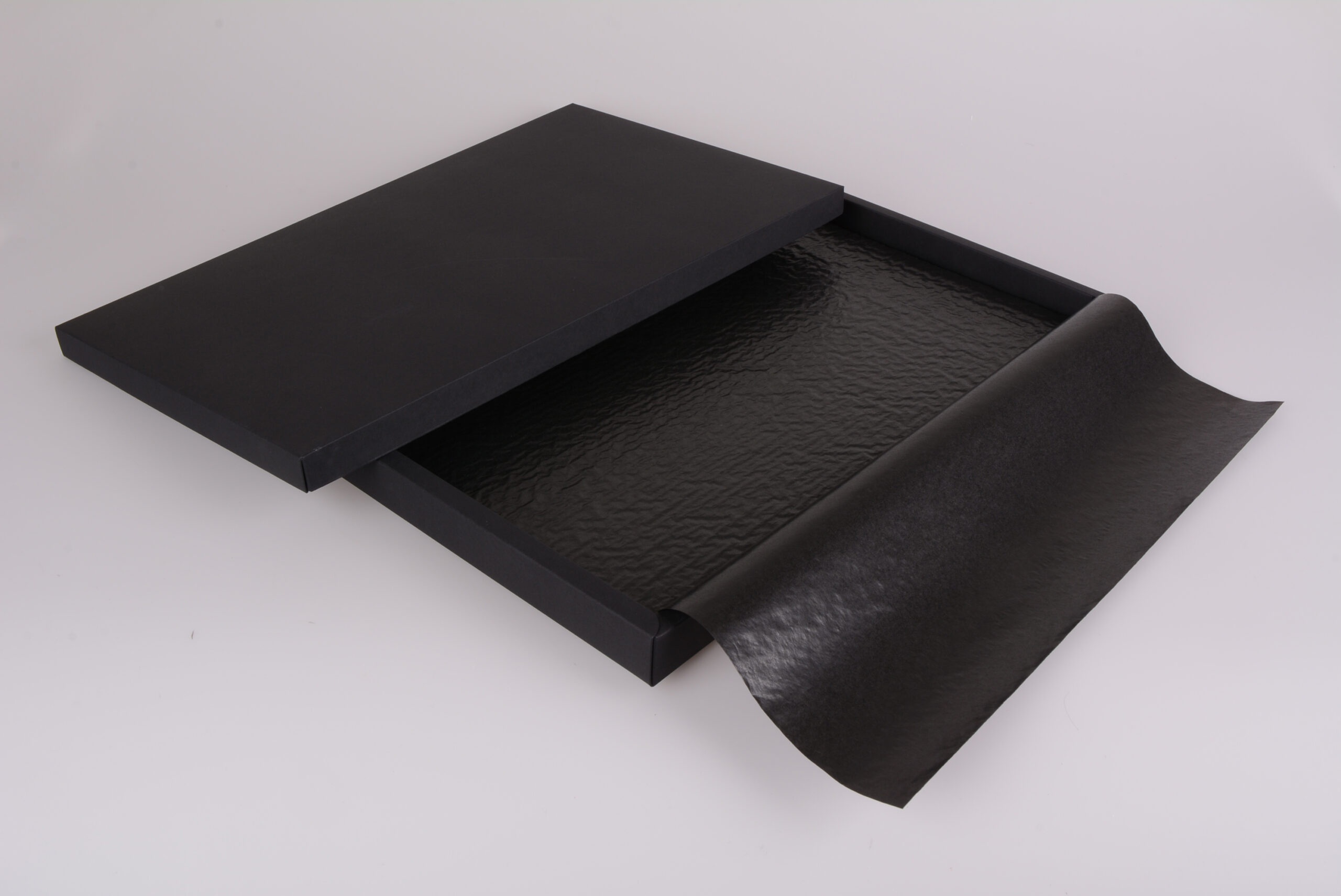 pawi-pralinen-premium-black-84er-pralinenschachtel-leer image 1