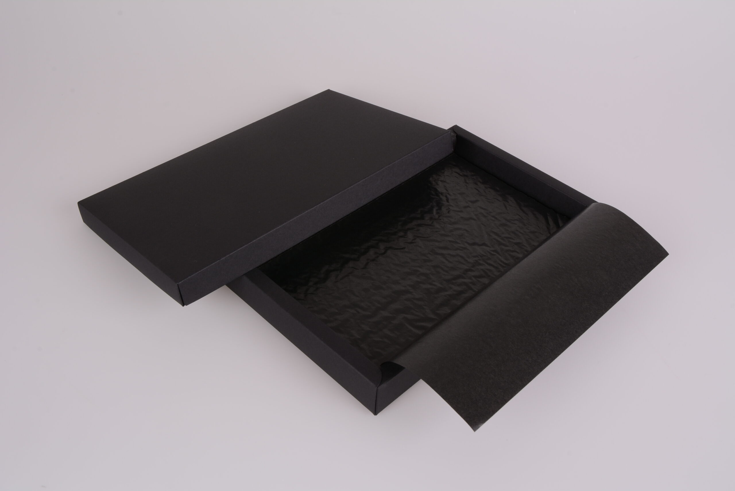 pawi-pralinen-premium-black-28er-pralinenschachtel image 1