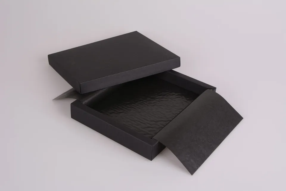 pawi-pralinen-premium-black-20er-pralinenschachtel image 1