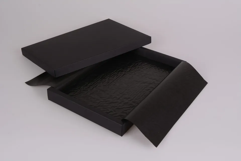pawi-pralinen-premium-black-40er-pralinenschachtel image 1