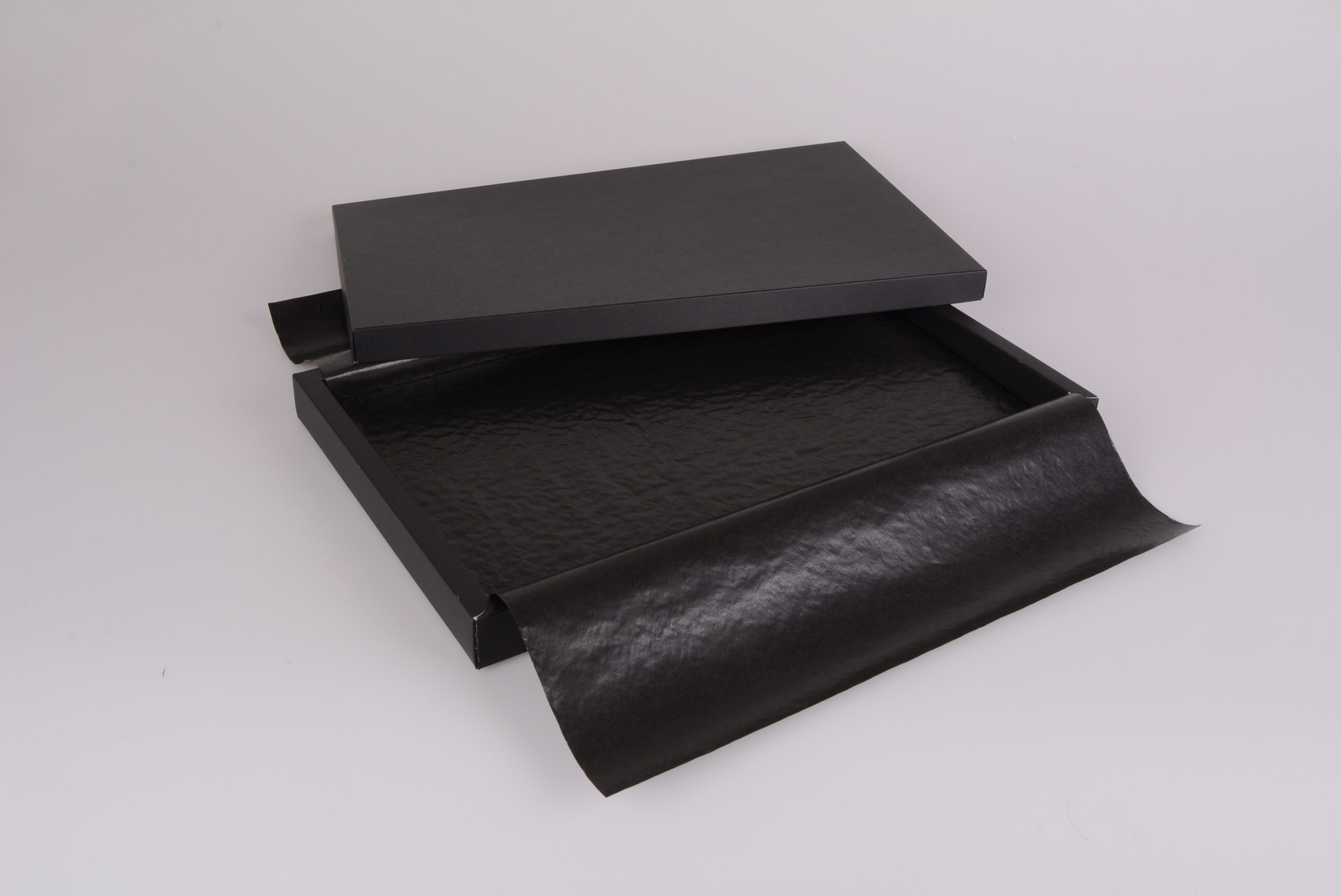 pawi-pralinen-premium-black-60er-pralinenschachtel image 1