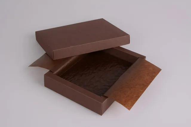 pawi-pralinen-premium-brown-12er-pralinenschachtel-leer image 1