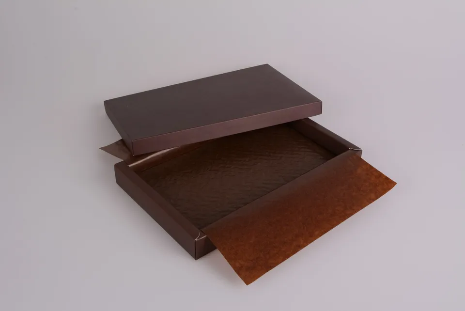 pawi-pralinen-premium-brown-schachtel-28er-pralinenbox image 1
