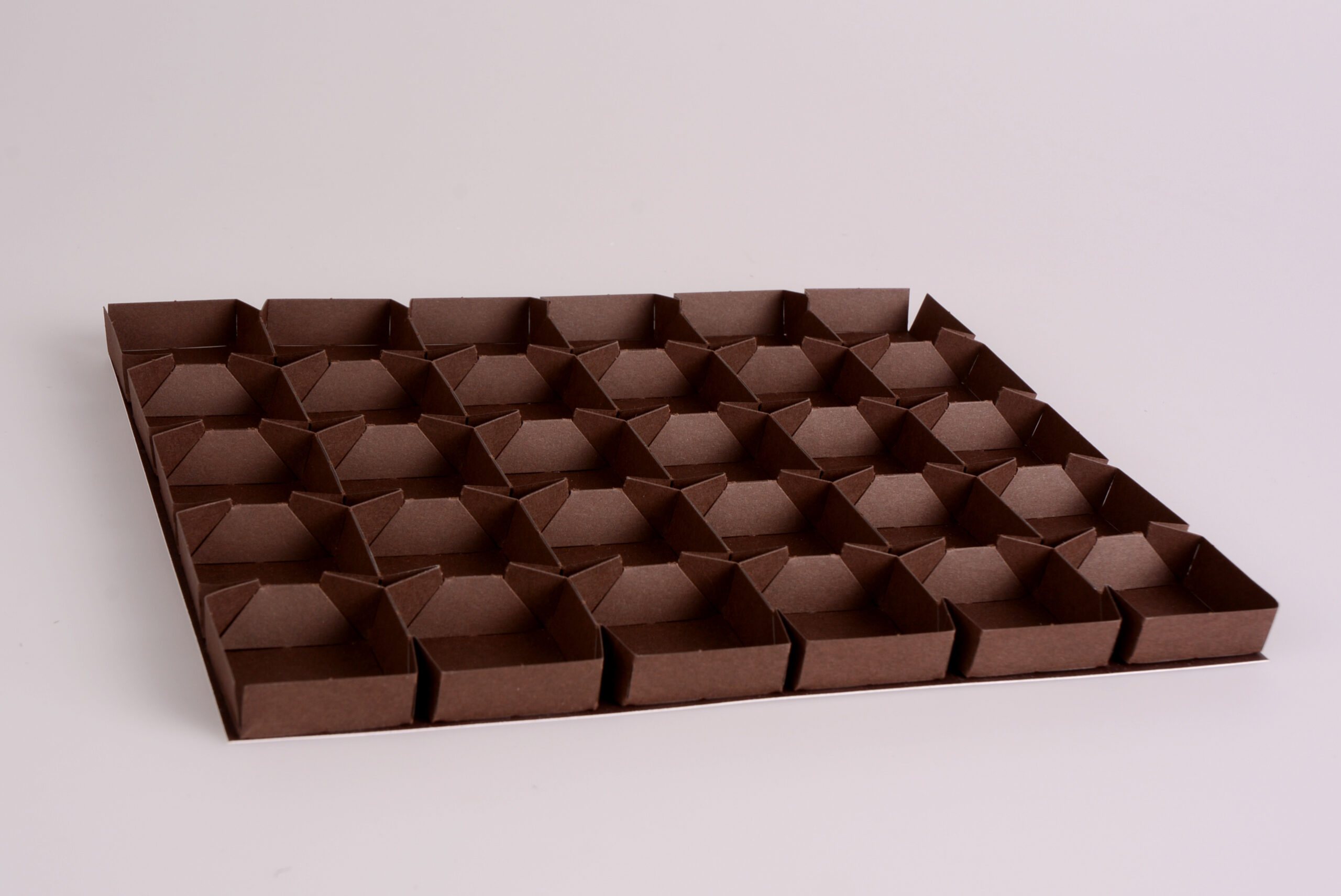 pawi-pralinenlinie-premium-multiflex-einlage-braun-30er-pralineneinlage image 1
