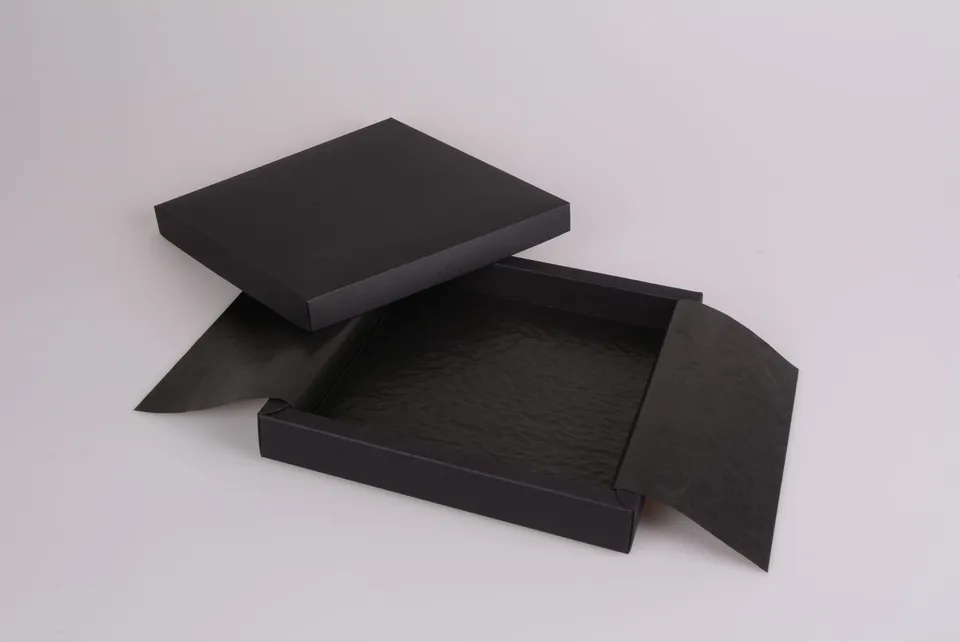 pawi-pralinen-premium-black-25er-pralinenschachtel image 1