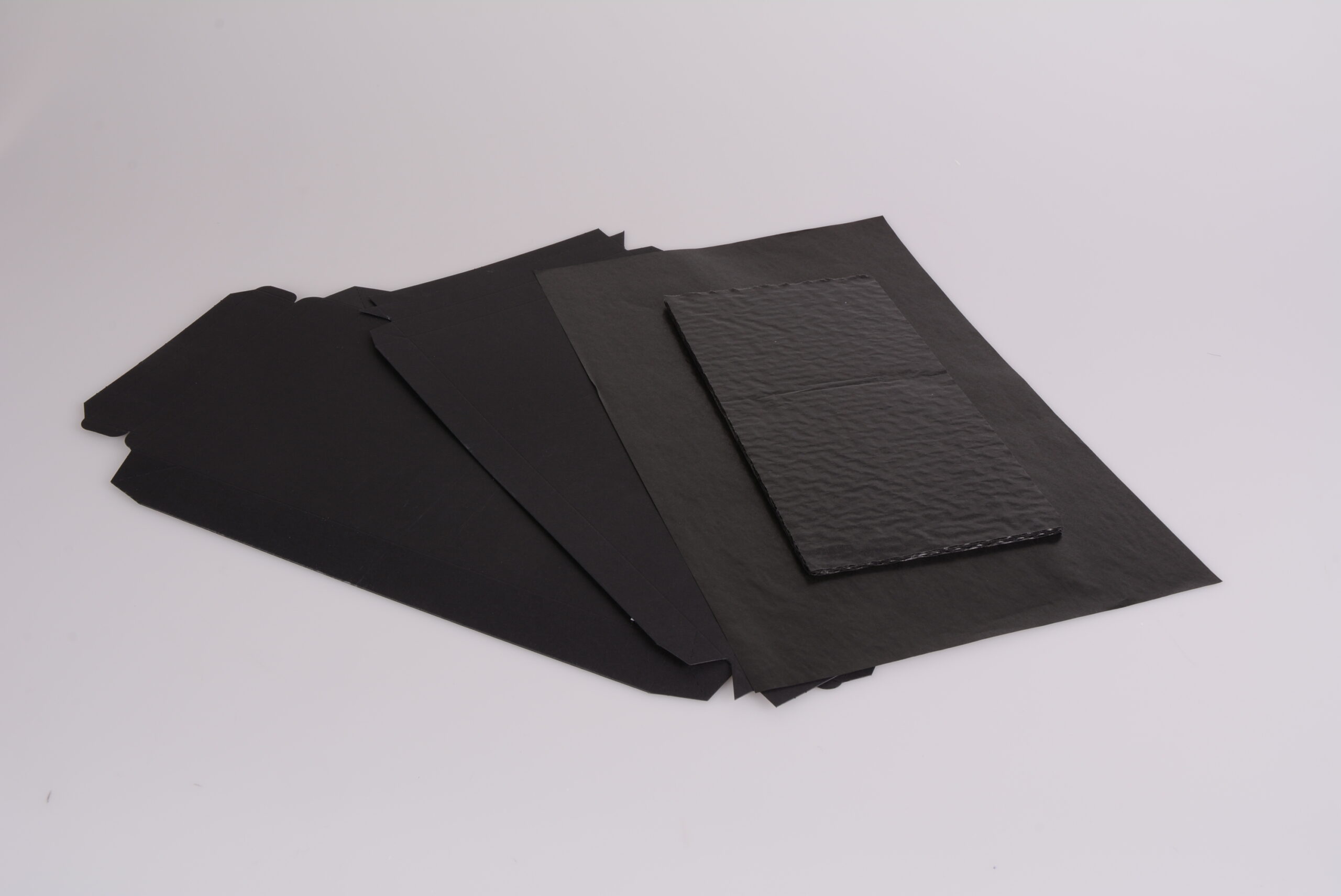pawi-pralinen-premium-black-28er-pralinenschachtel image 2