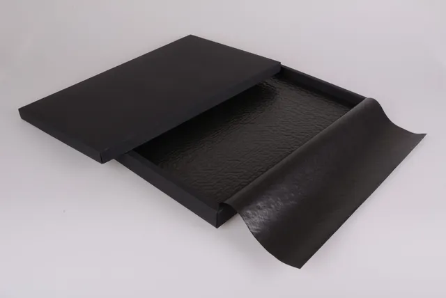 pawi-pralinen-premium-black-84er-pralinenschachtel-leer image 1