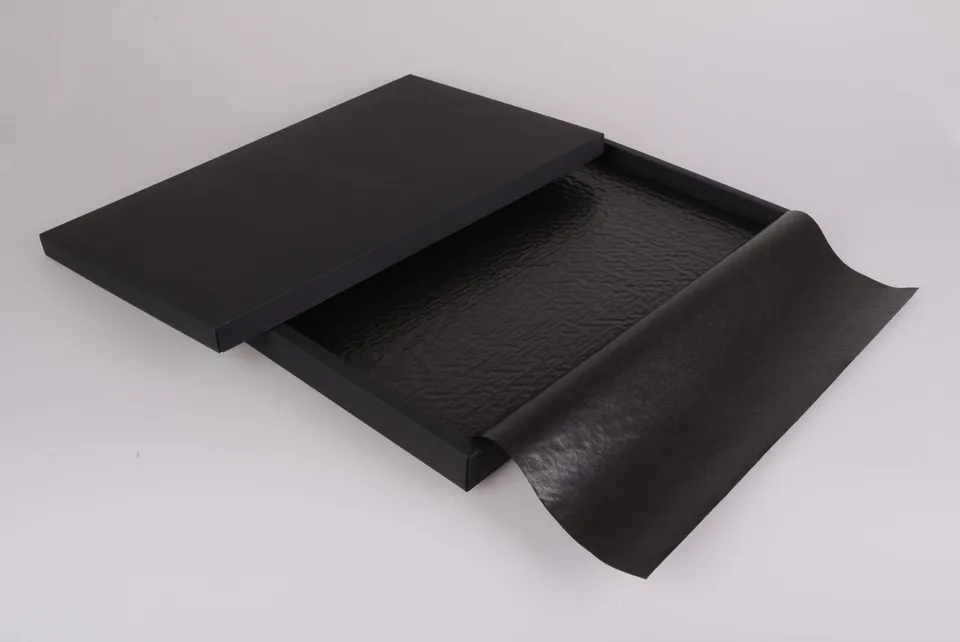 pawi-pralinen-premium-black-84er-pralinenschachtel-leer image 1