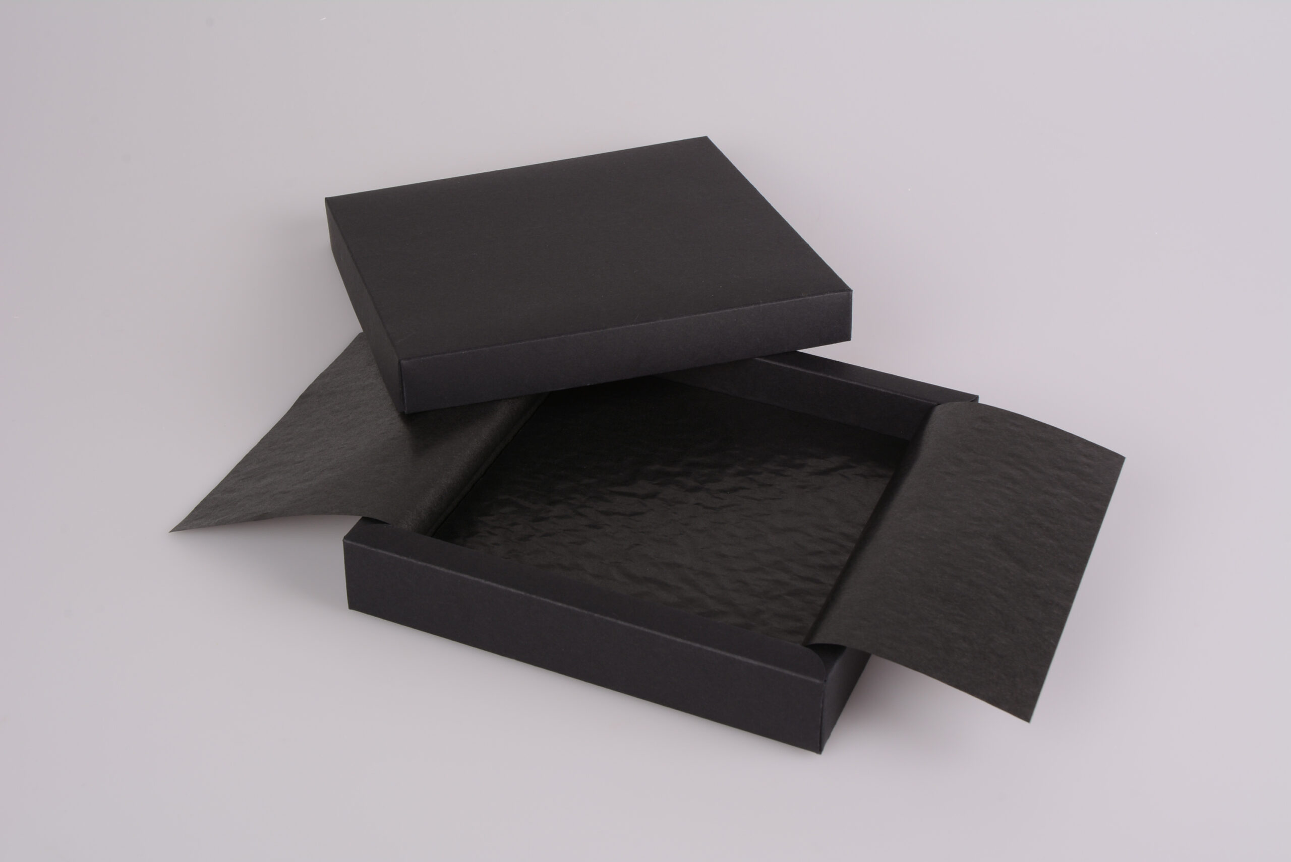 pawi-pralinen-premium-black-schachtel-16er-schwarz image 1